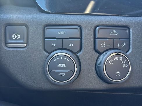 Used 2025 Chevrolet Silverado 1500 LT image 15