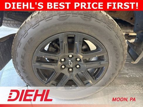 Used 2022 Chevrolet Silverado 1500 Custom Trail Boss w/ Safety Confidence Package AWD/4WD image 8