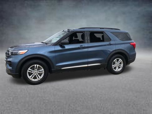 Used 2020 Ford Explorer XLT w/ Comfort Package AWD/4WD image 2