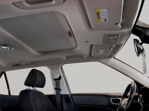 Certified 2025 Hyundai Venue SEL FWD image 13