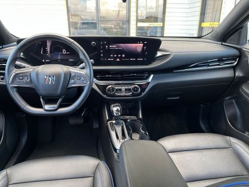 Used 2025 Buick Envista Sport Touring image 32