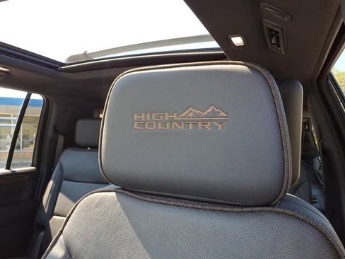 Used 2024 Chevrolet Suburban High Country AWD/4WD image 17
