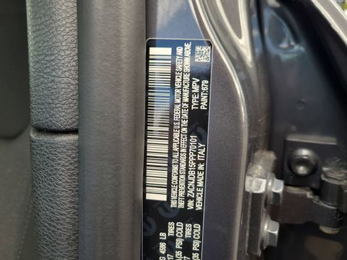 Used 2023 Jeep Renegade Latitude AWD/4WD image 29