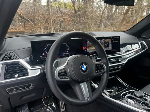 Used 2025 BMW X7 xDrive40i w/ M Sport Package image 10