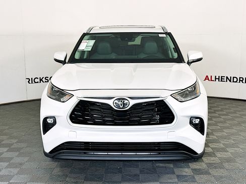 Certified 2024 Toyota Highlander XLE image 8