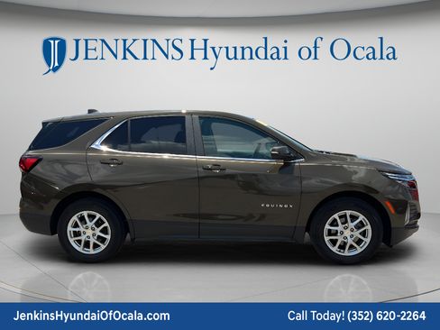 Used 2024 Chevrolet Equinox LT FWD image 2