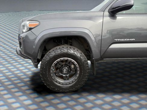Used 2016 Toyota Tacoma TRD Sport w/ Premium & Technology Package AWD/4WD image 11
