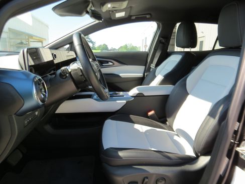 Used 2025 Chevrolet Equinox EV LT FWD image 15