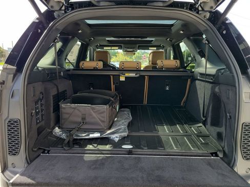 New 2025 Land Rover Discovery Dynamic SE image 11