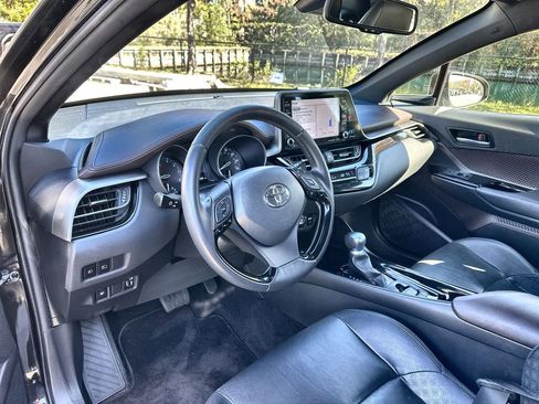 Used 2019 Toyota C-HR Limited image 10