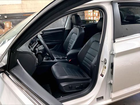 Used 2024 Volkswagen Jetta SE w/ Panoramic Sunroof Package FWD image 27