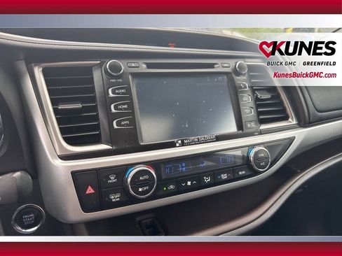 Used 2014 Toyota Highlander XLE AWD/4WD image 25