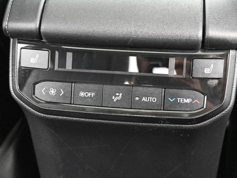 Certified 2021 Toyota Highlander Platinum AWD/4WD image 36
