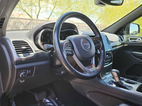 Used 2020 Jeep Grand Cherokee Altitude AWD/4WD image 2