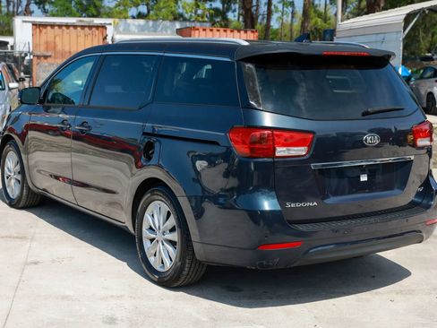 Used 2015 Kia Sedona EX image 4