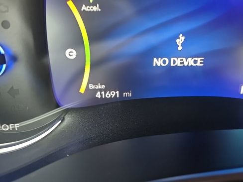 Used 2020 Chrysler Pacifica Limited w/ Advanced Safetytec Group FWD image 15