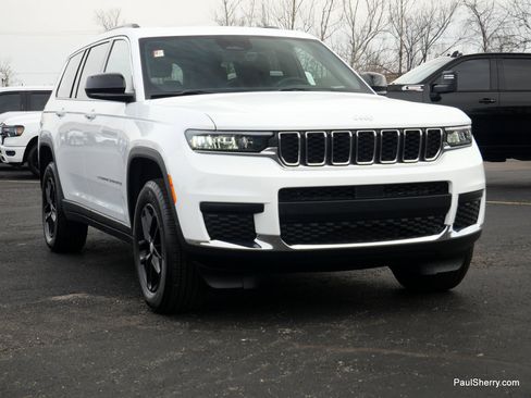 Used 2025 Jeep Grand Cherokee L Laredo w/ Trailer Tow Package image 17