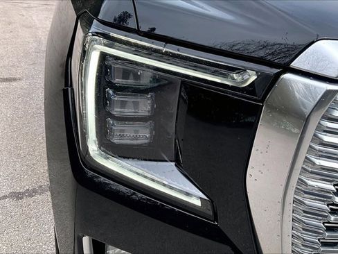 Used 2021 GMC Yukon Denali w/ Denali Premium Package AWD/4WD image 33