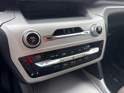 Used 2024 Ford Explorer XLT w/ Equipment Group 202A image 36