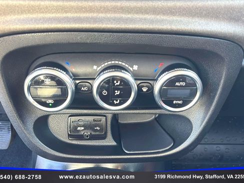 Used 2014 FIAT 500L Trekking w/ Popular Equipment Group image 17