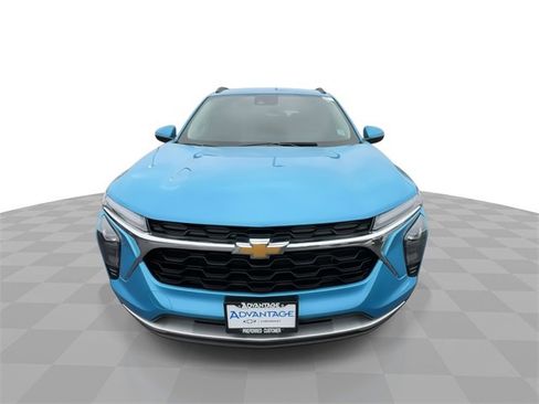 Certified 2025 Chevrolet Trax LT w/ Driver Confidence Package image 3