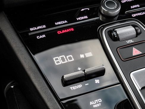 Used 2019 Porsche Cayenne Turbo image 27