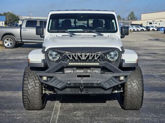Used 2020 Jeep Gladiator Overland video 2