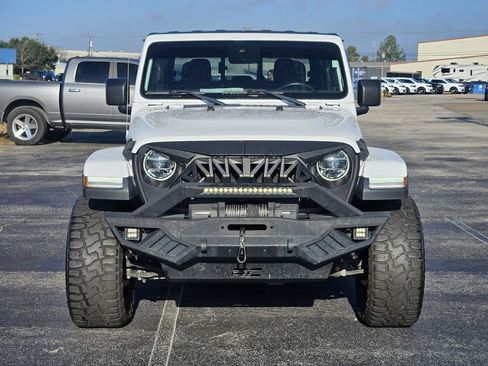 Used 2020 Jeep Gladiator Overland image 2