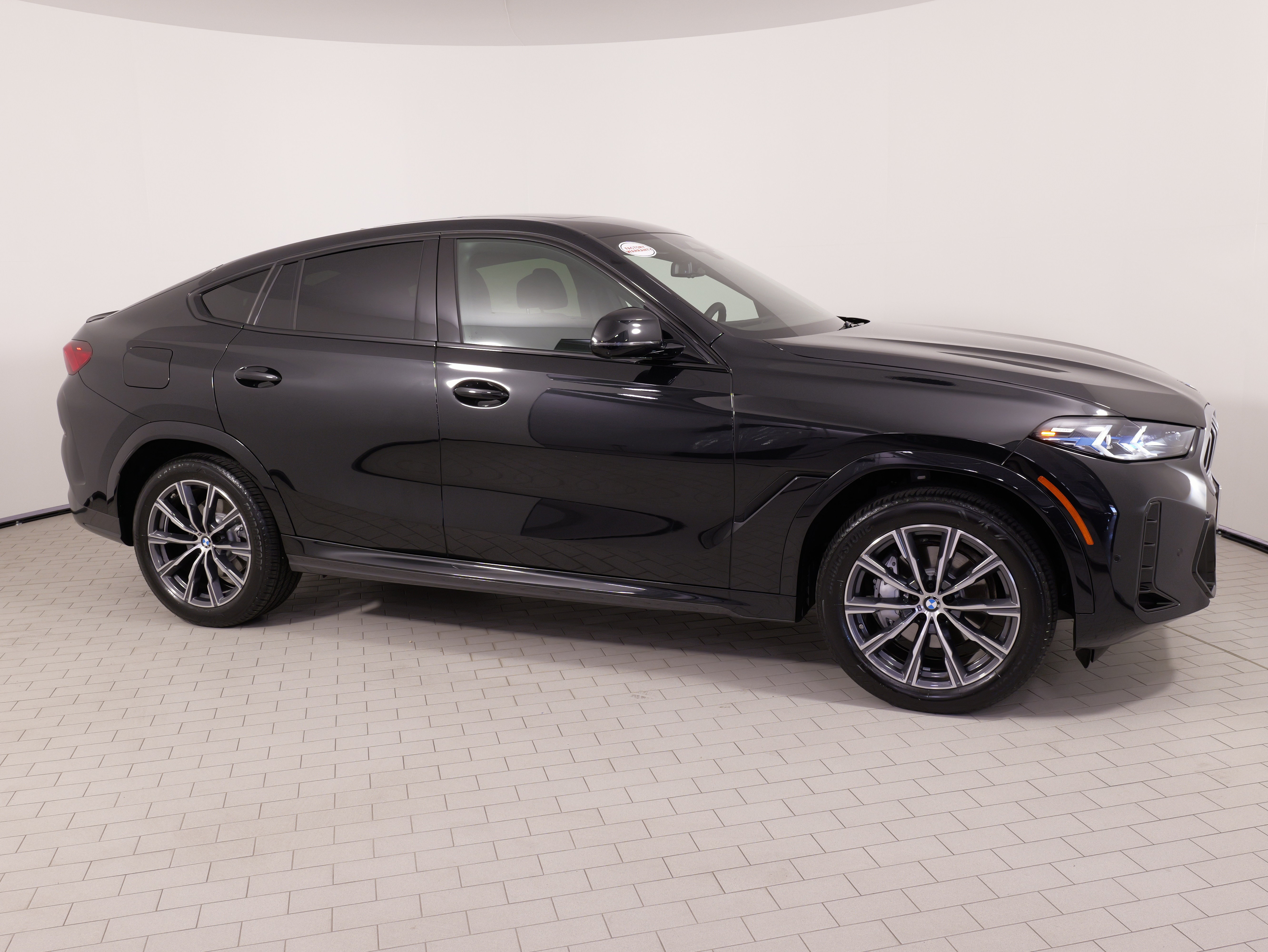 Used 2026 BMW X6 xDrive40i w/ Climate Comfort Package AWD/4WD image 8