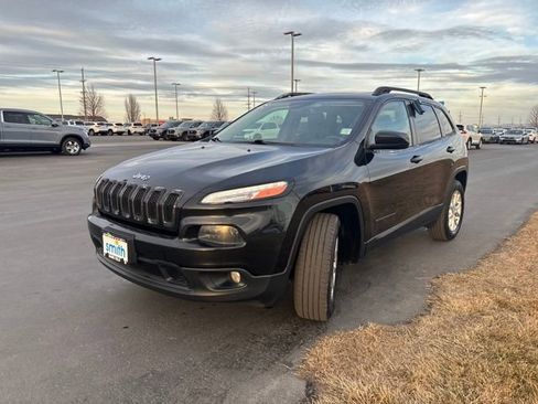 Used 2016 Jeep Cherokee Latitude w/ Comfort & Convenience Group image 7