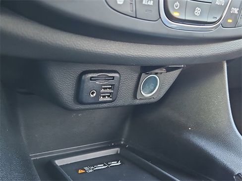 Used 2023 Chevrolet Traverse RS image 28