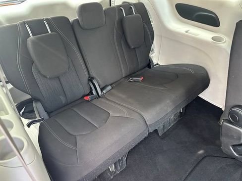 Used 2023 Chrysler Voyager LX FWD image 15