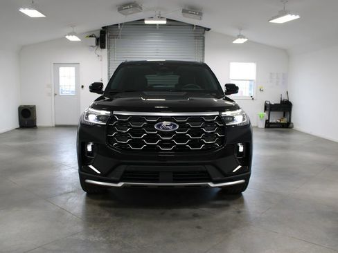 New 2026 Ford Explorer Platinum AWD/4WD image 2