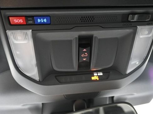 Certified 2025 Subaru Forester Premium AWD/4WD image 36