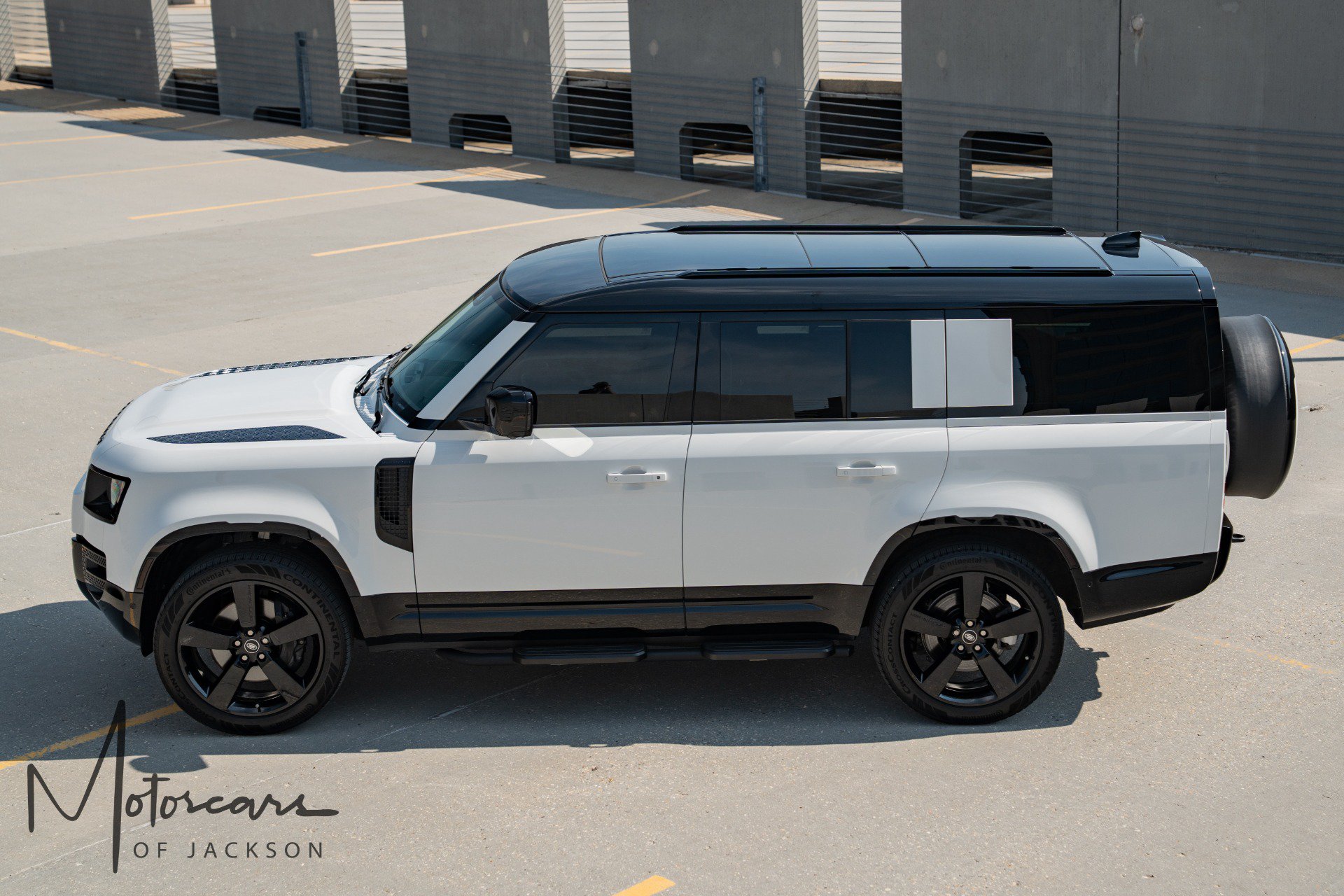 Used 2025 Land Rover Defender 130 X-Dynamic SE AWD/4WD image 22