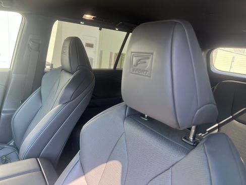 Used 2026 Lexus TX 500h AWD w/ Technology Package image 9