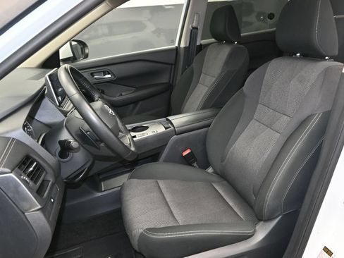 Used 2025 Nissan Rogue SV FWD image 19
