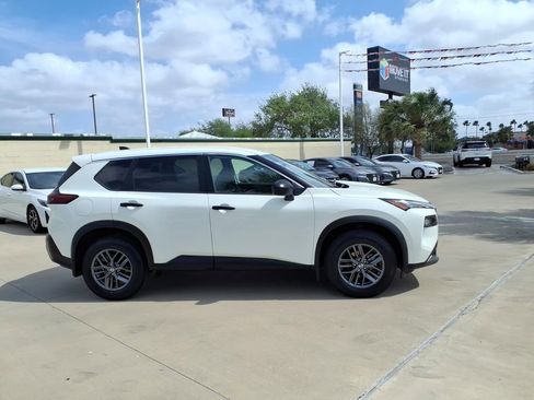 Used 2023 Nissan Rogue S image 6