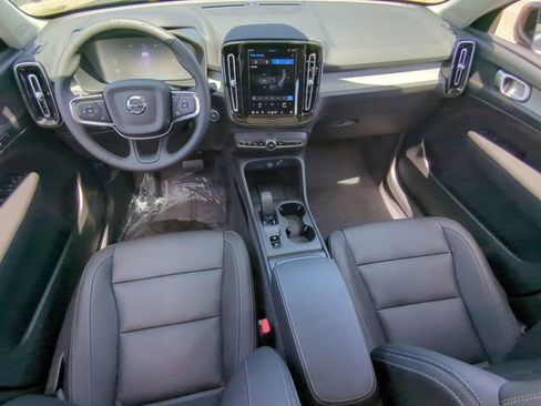 New 2025 Volvo XC40 B5 Core w/ Protection Package Premier image 17