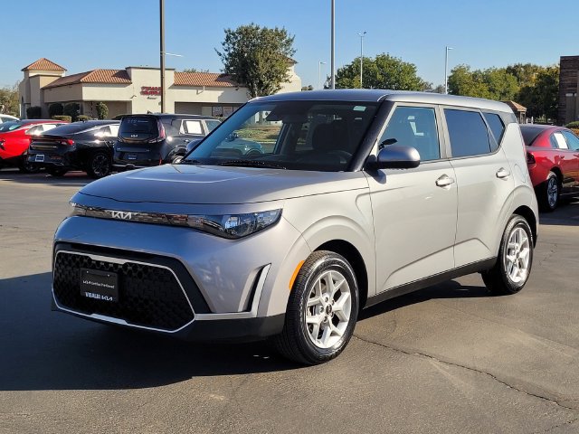 Certified 2025 Kia Soul LX w/ LX Technology Package FWD image 10