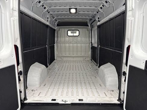 Used 2025 RAM ProMaster 2500 w/ Convenience Group FWD image 11