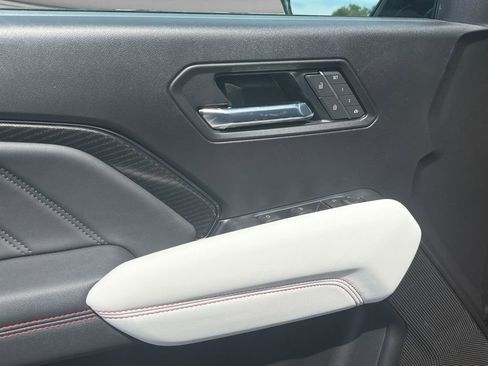New 2026 GMC Canyon AT4X w/ LPO, Black Badging Package AWD/4WD image 11