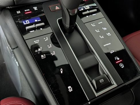 New 2026 Porsche Macan S AWD/4WD image 34