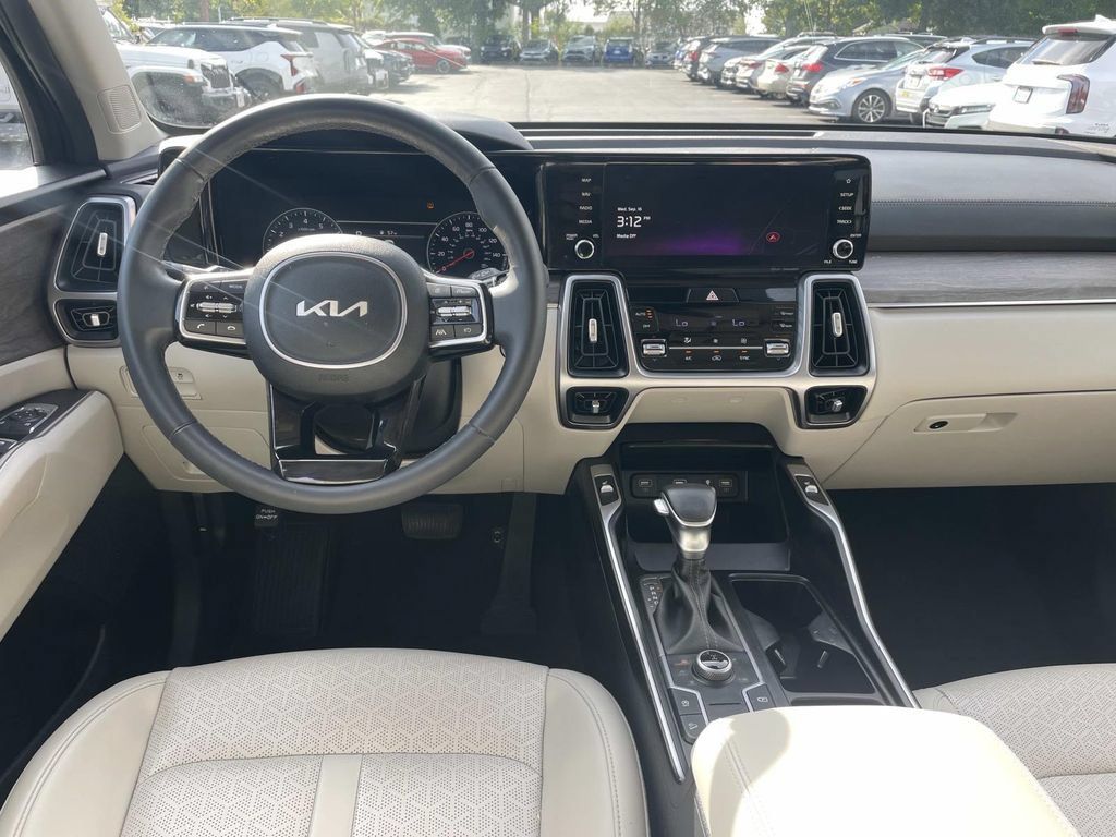 Used 2023 Kia Sorento S w/ Panoramic Sunroof Package AWD/4WD image 15