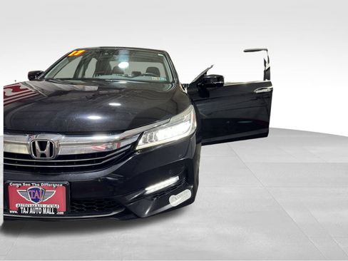 Used 2017 Honda Accord Touring image 23