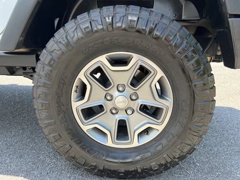 Used 2015 Jeep Wrangler Unlimited Rubicon w/ Connectivity Group AWD/4WD image 20