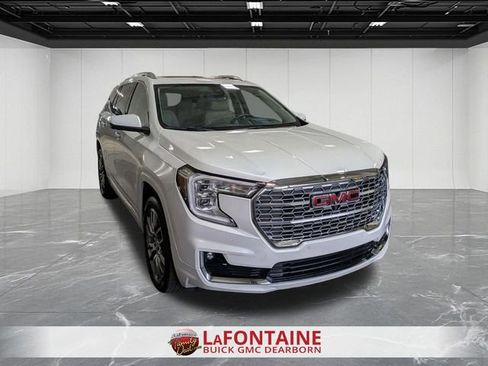 Used 2023 GMC Terrain Denali w/ Denali Premium Package AWD/4WD image 7