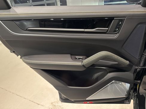 Used 2025 Porsche Cayenne GTS image 36