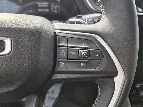 Used 2024 Jeep Grand Cherokee L Laredo image 16