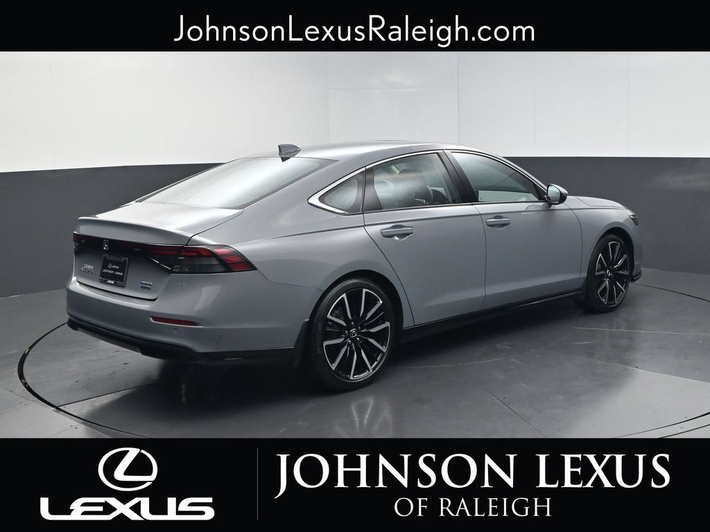 Used 2023 Honda Accord Touring image 9